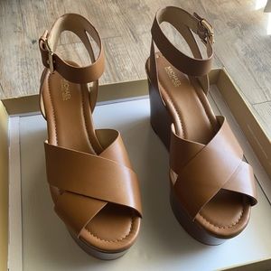 *NEW* Michael Kors Abbott Mid Wedge size 8.5